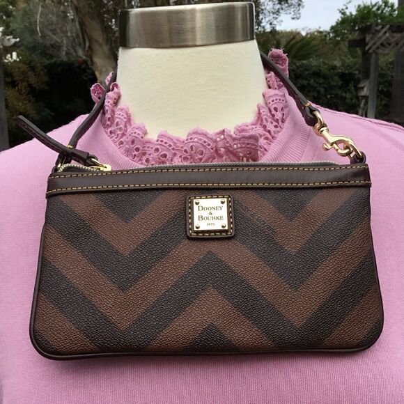 DOONEY AND BOURKE WRISTLET SMALL POUCH GOLD TONE HARDWARE - Picture 8 of 14